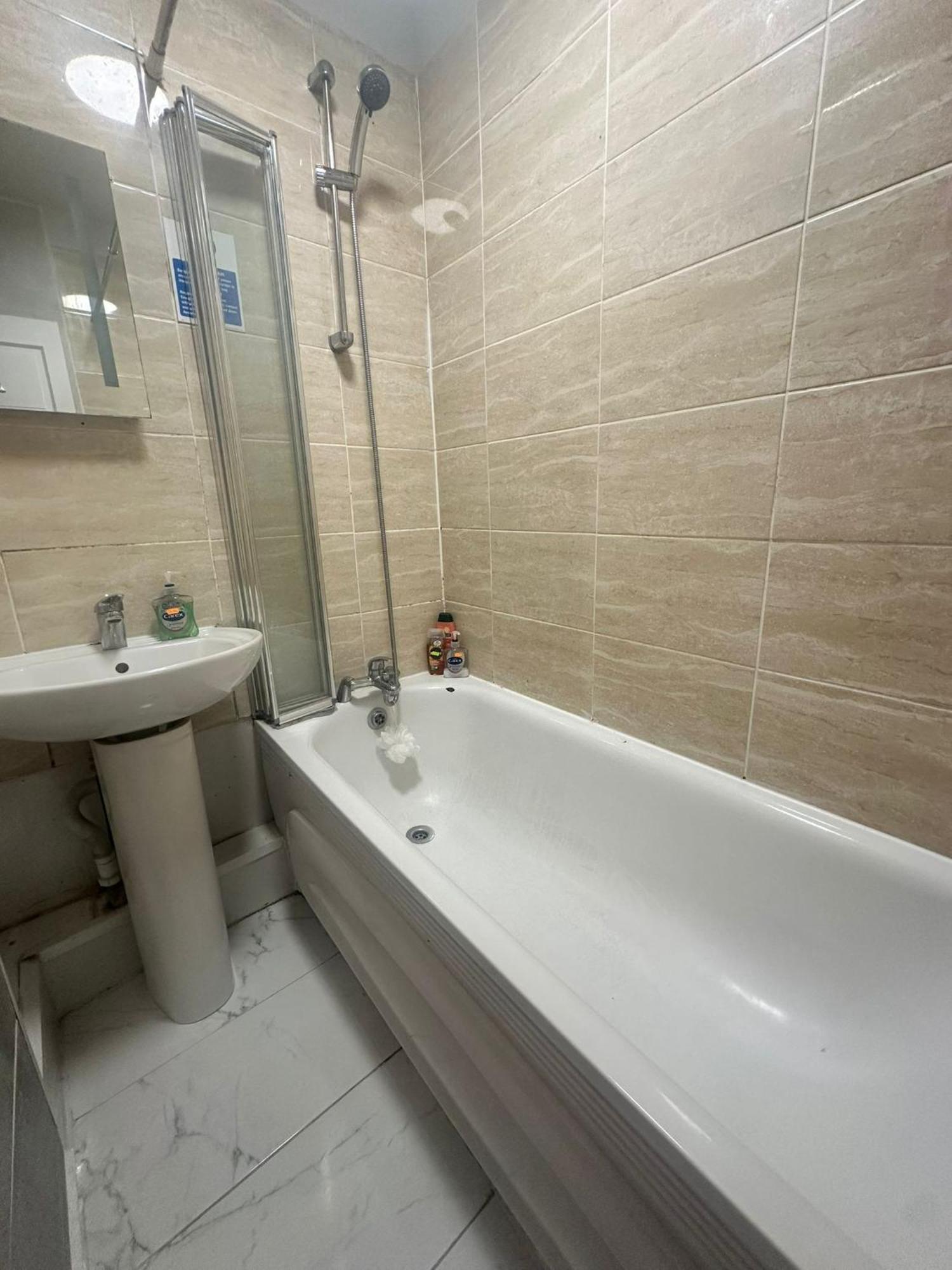 Lovely Ground Floor Miles Apart Appartement Londen Buitenkant foto