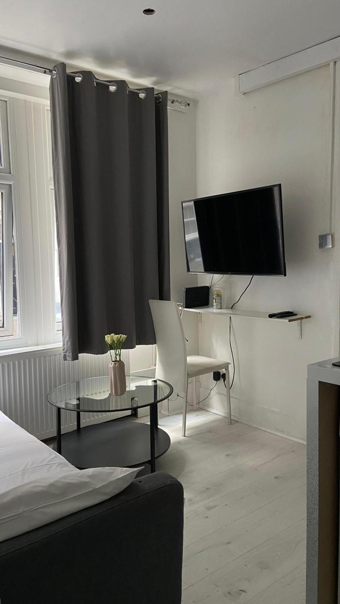 Lovely Ground Floor Miles Apart Appartement Londen Buitenkant foto